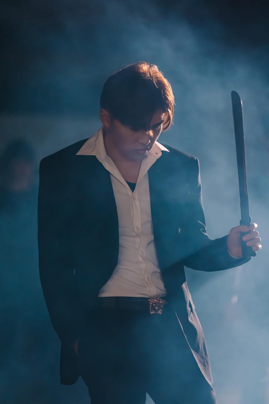 游學修在Tyson Yoshi新歌《1994》的MV中扮演反派。