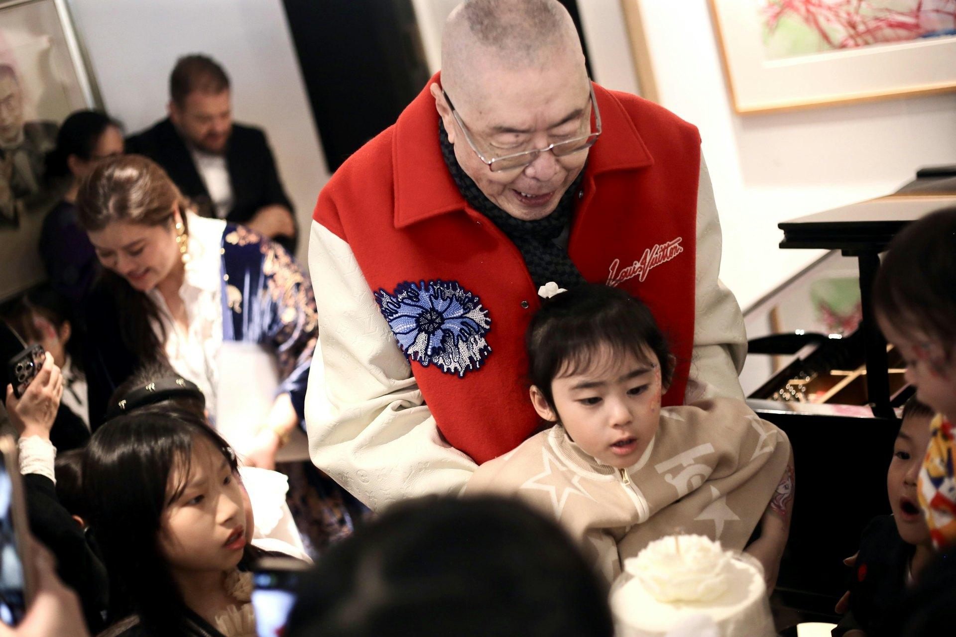 太太孫穎為丈夫在二人創立的鋼琴學院PALLAS舉辦了一場名為「彈/彈琴·談/談情」的藝術表演慶祝。