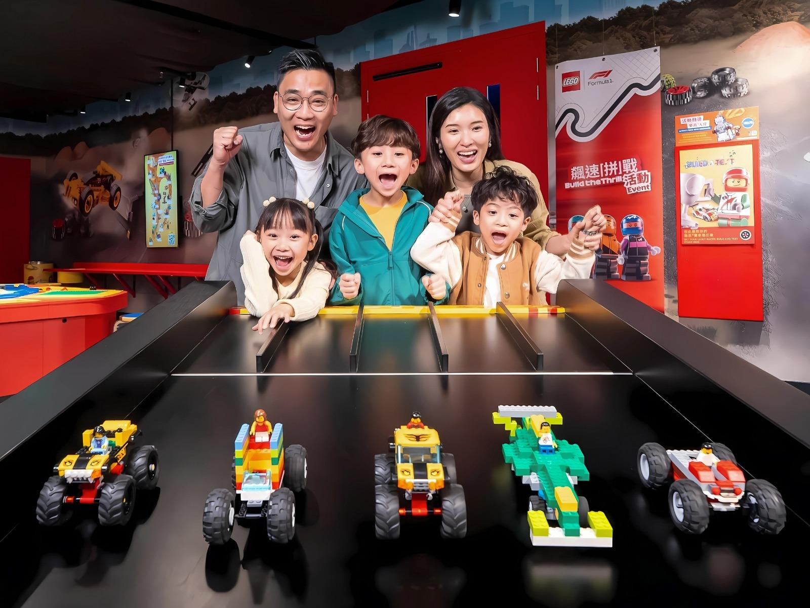 把型格賽車連同樂高人仔車手,停泊在榮譽車庫,邀請工作人員觀看賽車巡禮,兌換限定禮物。