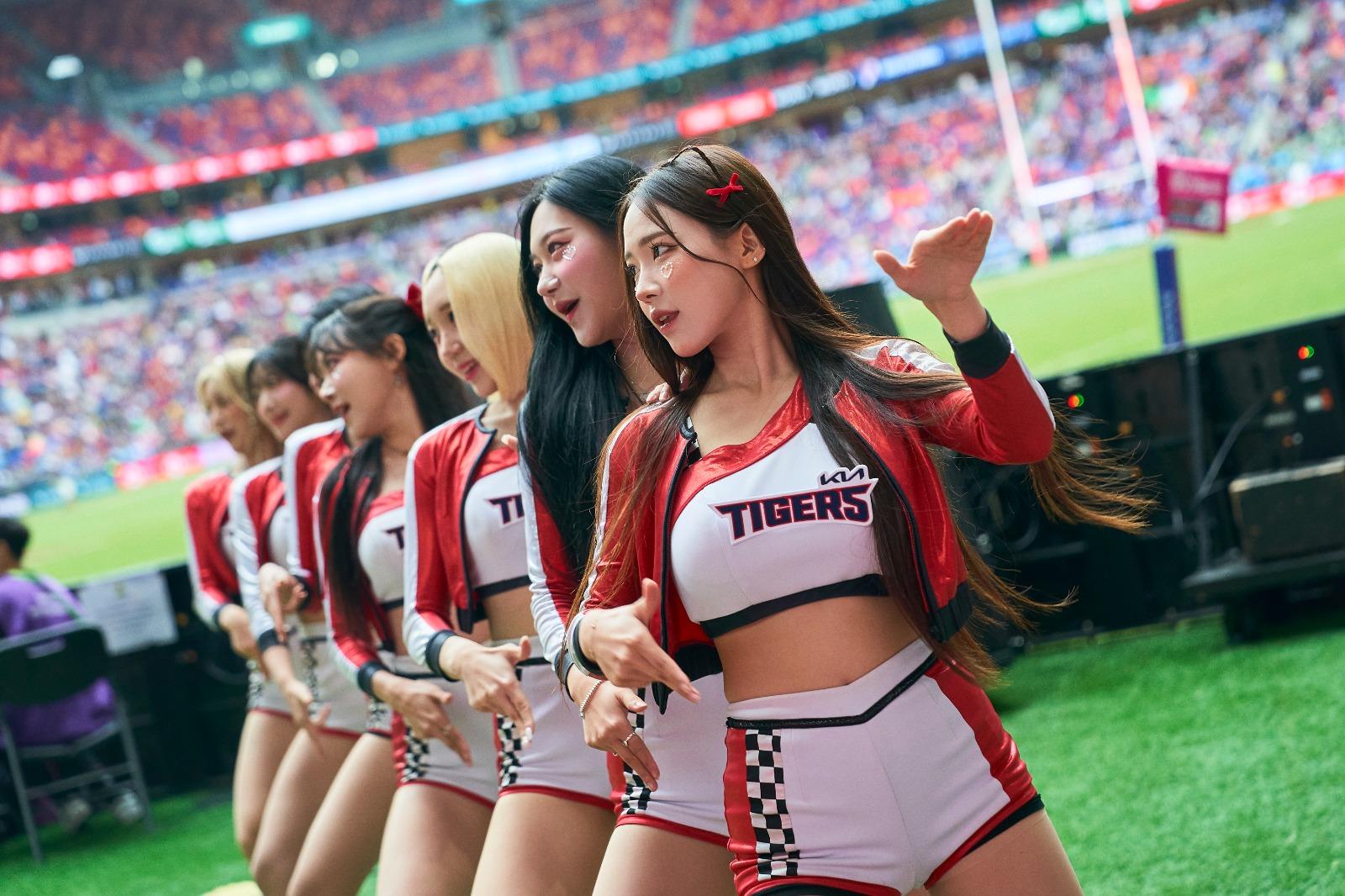 南韓的起亞虎啦啦隊表演大獲好評。(旅發局提供相片)