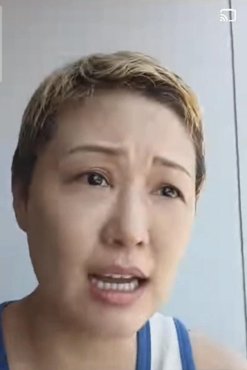 羅敏莊走到街上,表示非常害怕。