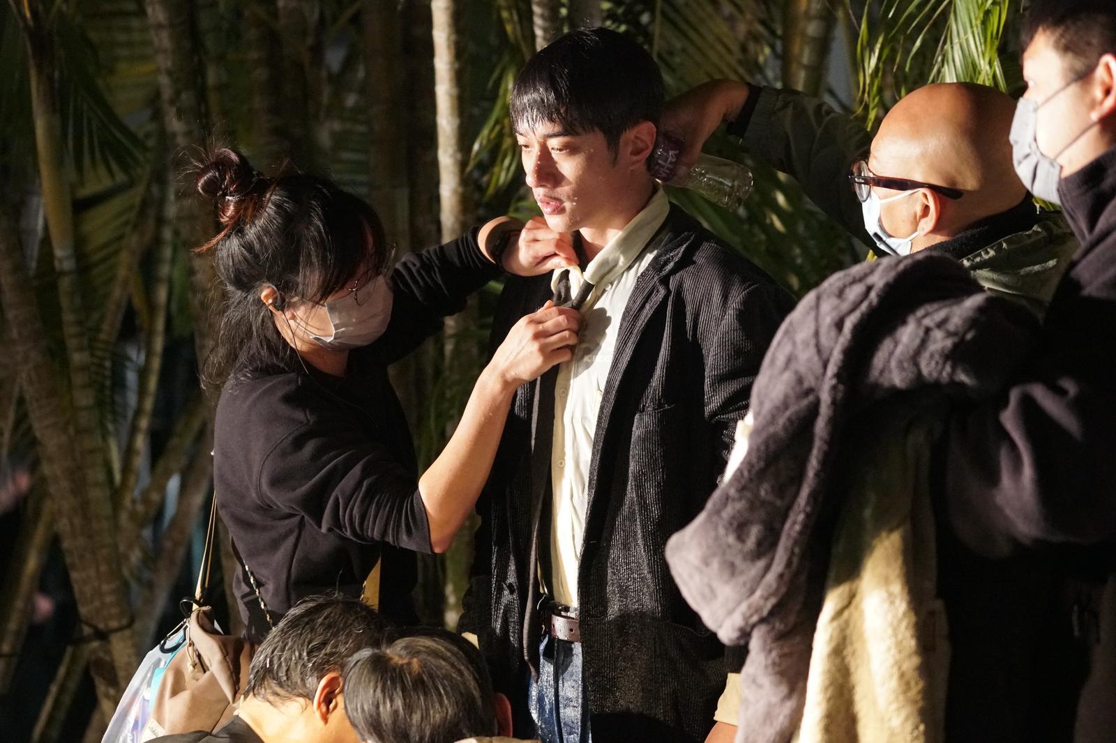 劉俊謙為了拍攝這場夢境中水底掙扎戲,來來回回的由水面跳落泳池水底不下數次。