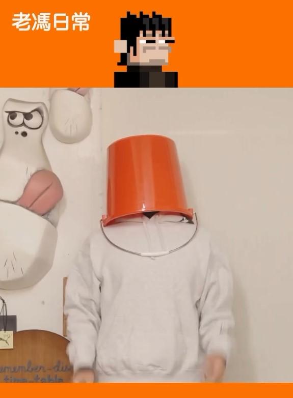 Stephen毅然要將膠水桶笠上頭遮樣。