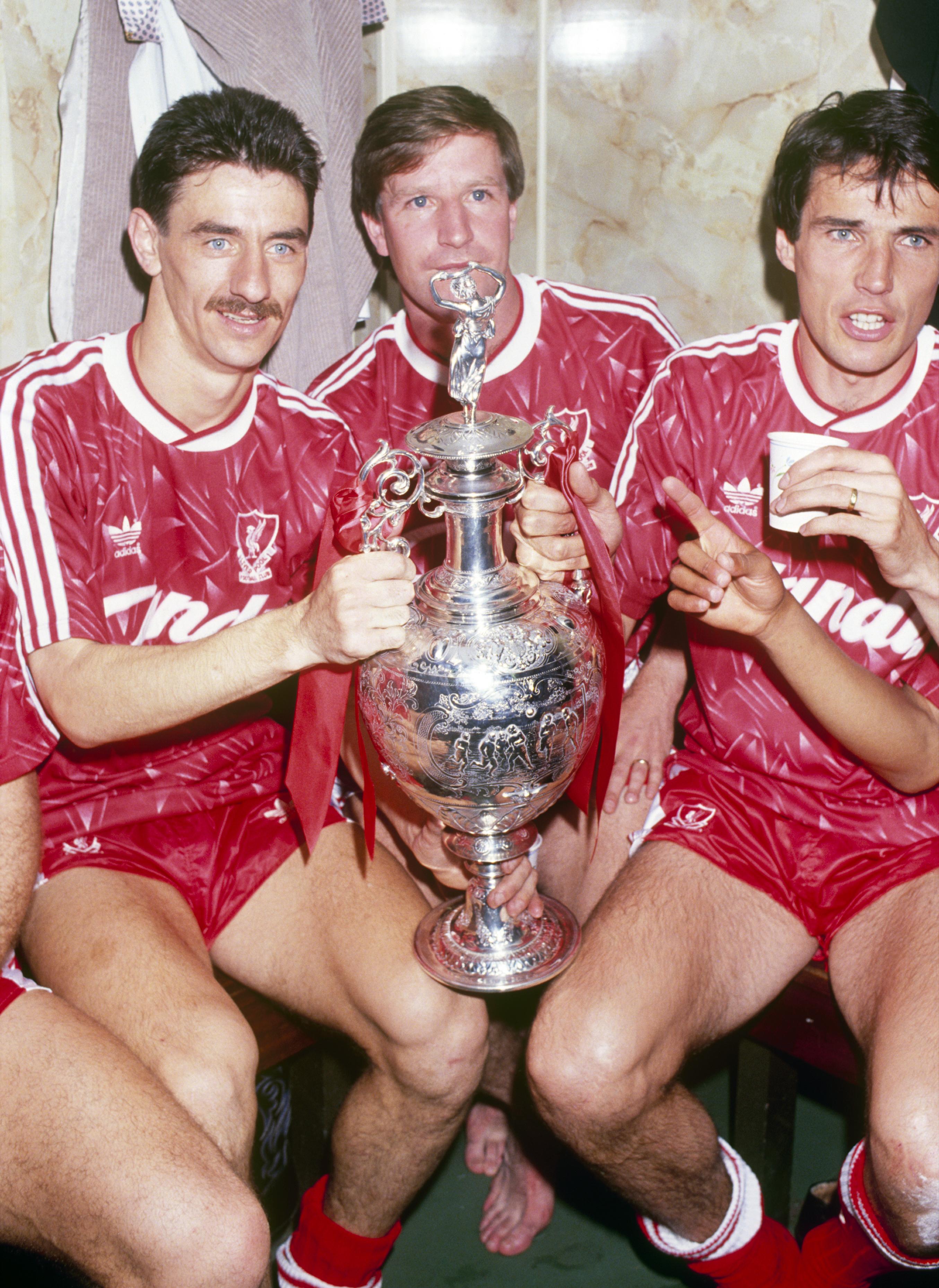 Adidas第一次成為利物浦的球衣供應商為1985年至1996年,為魯殊年代。