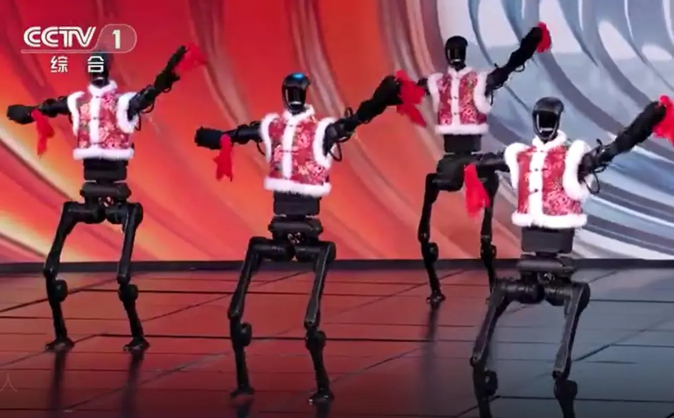 宇樹科技人形機械人登上今年央視蛇年春晚,引發網友熱議。(微博)