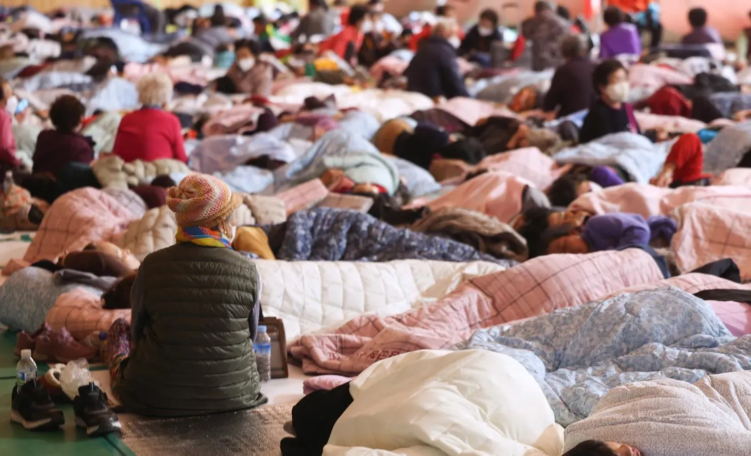 南韓山火後,目前仍有超過8千人滯留避難所,無法回家。(美聯社)