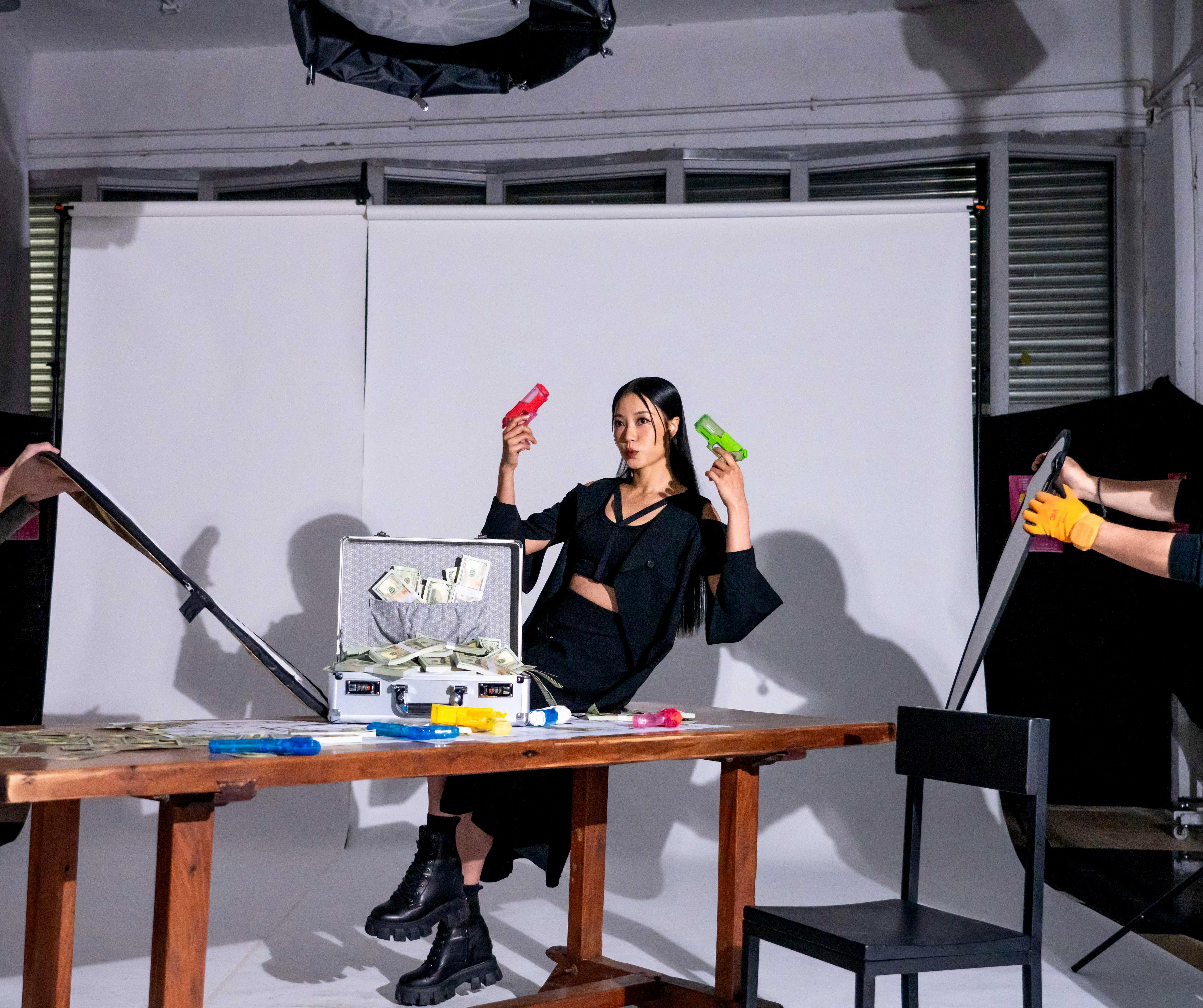 新加入的芯駖@COLLAR早前與五位隊友拍攝海報時,眼界大開。