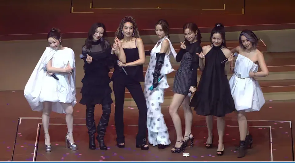 7名Cookies成員同台唱《心急人上》,觀眾high爆,掀起回憶殺。(小紅書影片截圖)