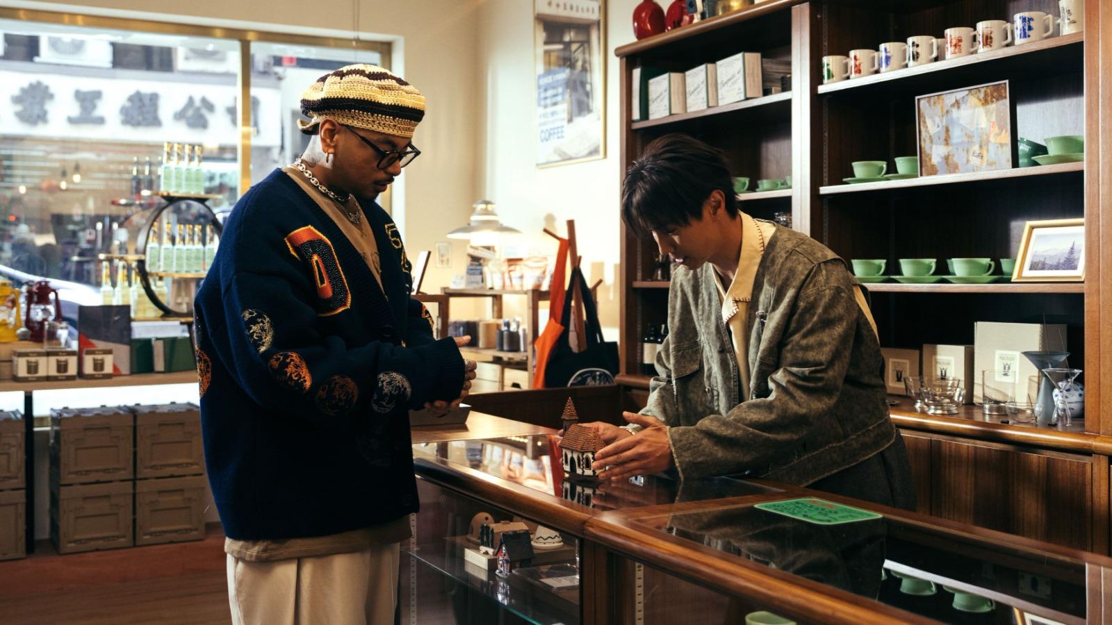 《「大丈夫」日記》MV更有JB驚喜現身擔演顧客。