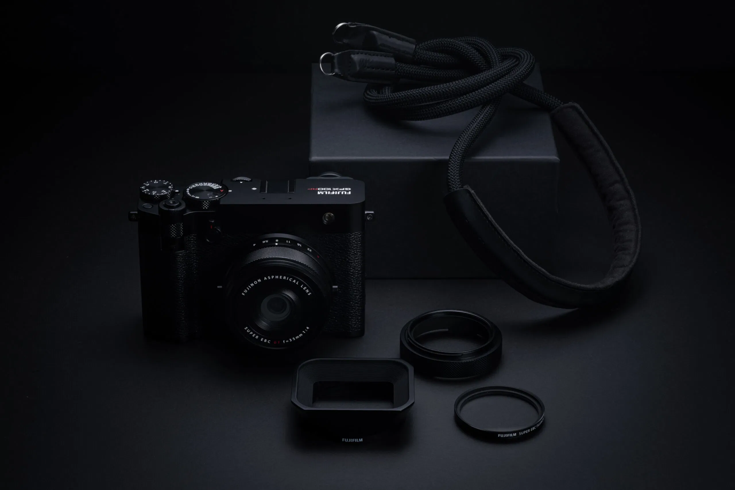 FUJIFILM GFX100RF套裝售價US$4899。