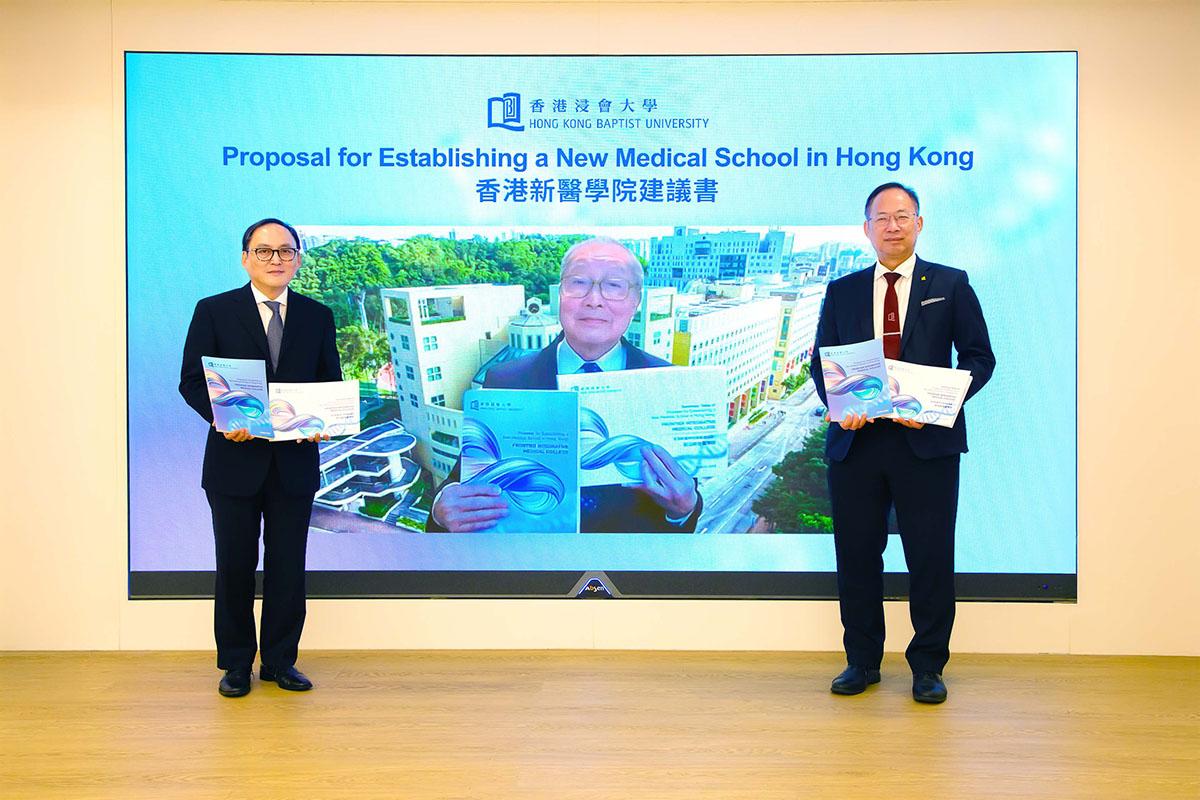 衞炳江(右)表示,建議書反映校方對醫學教育和研究的願景。(浸大提供)