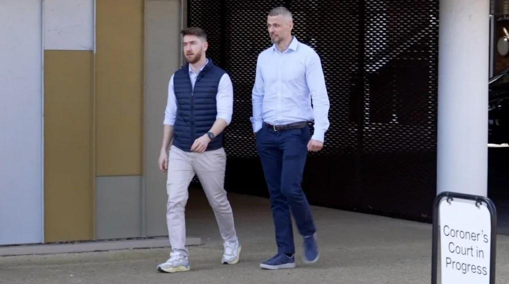 目擊經過的科伊夫(左)和拉巴出庭作供。(互聯網)