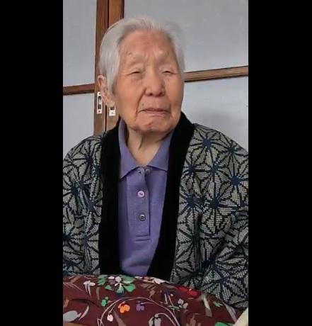 108歲的箱石在理髮店受訪。(互聯網)