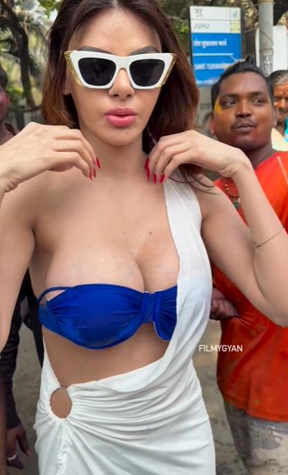 喬普拉一身噴血打扮。(互聯網)