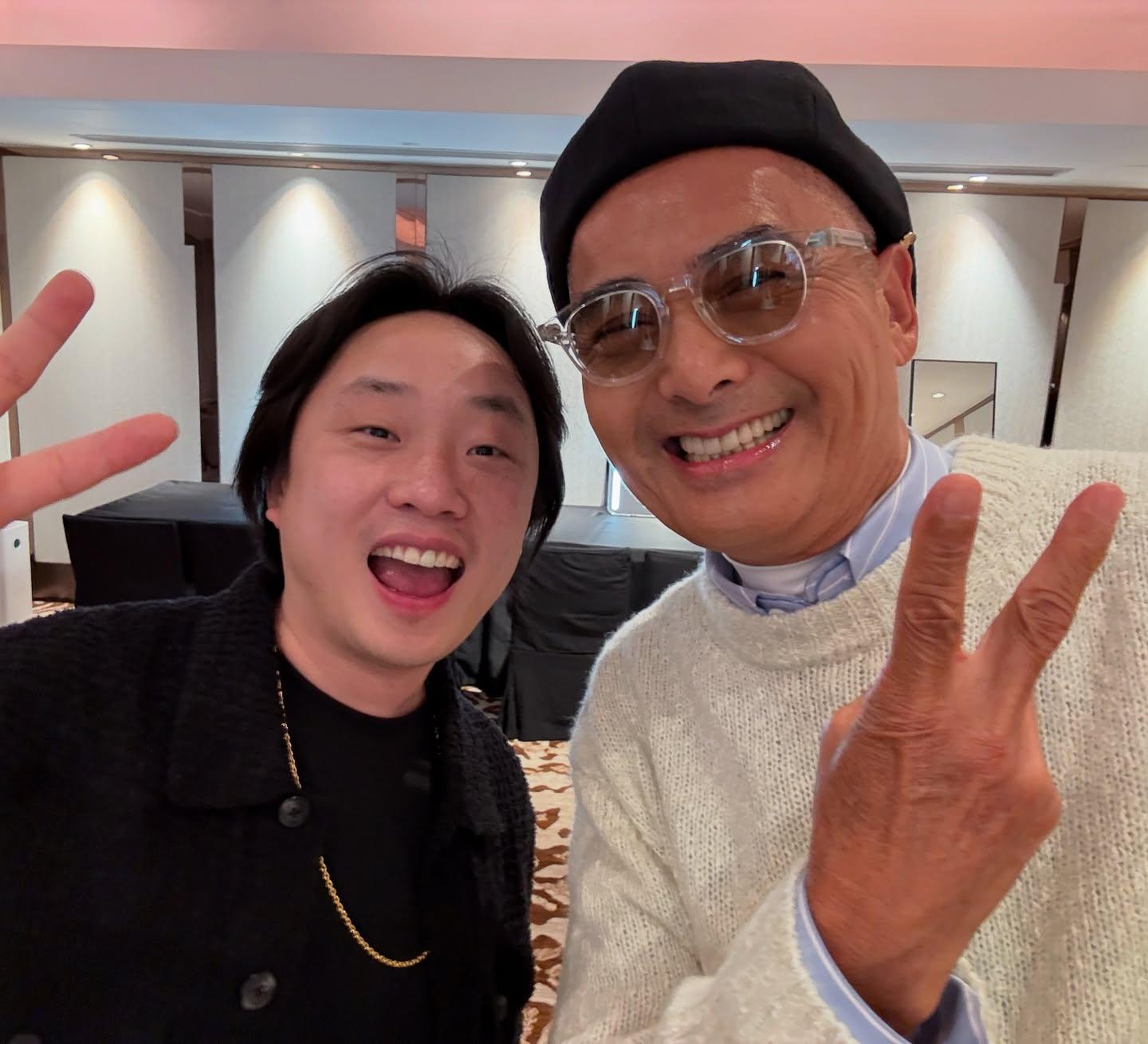 歐陽萬成在昨晚頒獎禮上跟周潤發同場,於社交網貼出同框照。