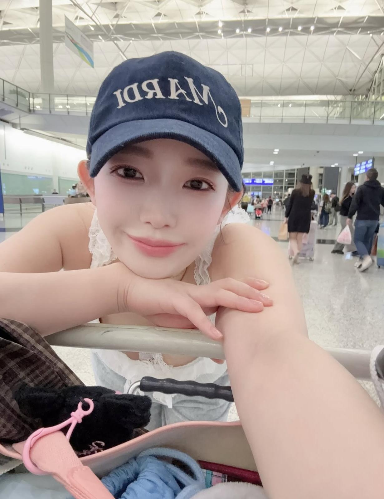 天木純來港立即打卡,由機場影到酒店。