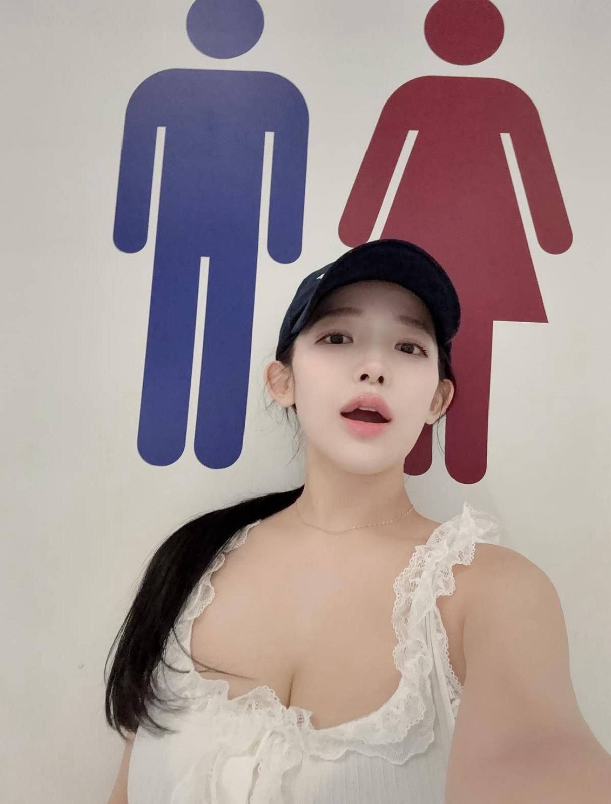 天木純來港立即打卡,由機場影到酒店。