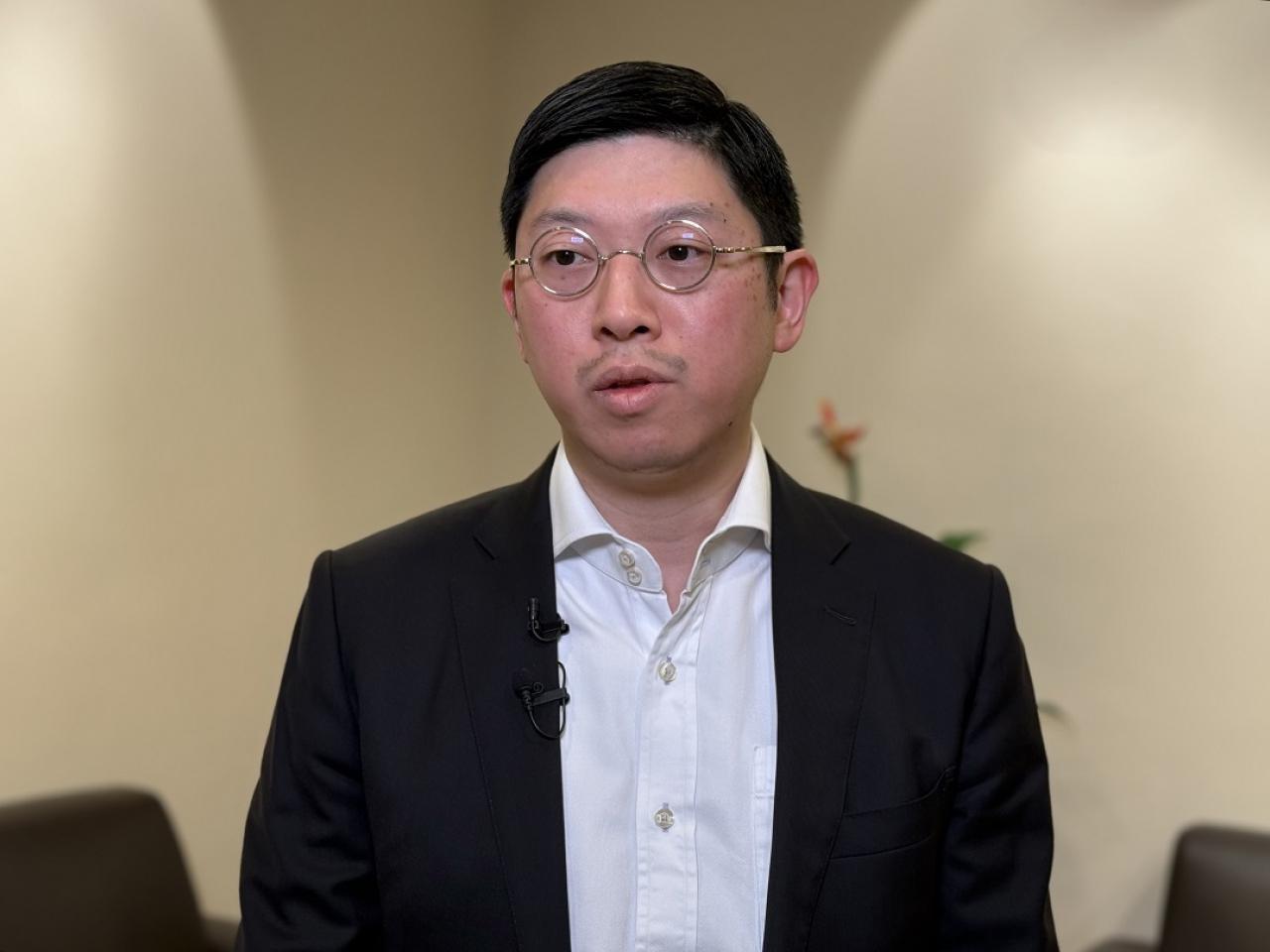 龍振邦亦認為,有需要調整收費,否則服務難以維持。(香港電台)