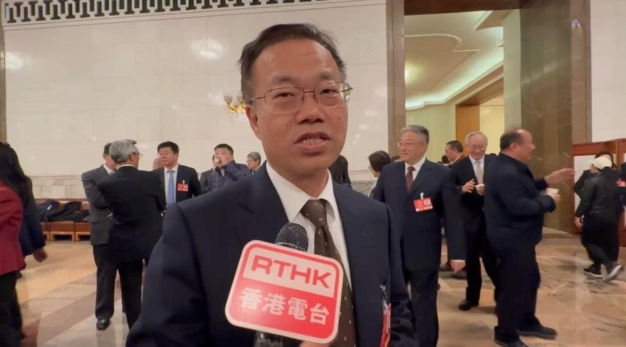 政協委員、公安部副部長孫茂利說,老百姓之間總有不同的想法,重點是更多、更好減少糾紛。(港台圖片)