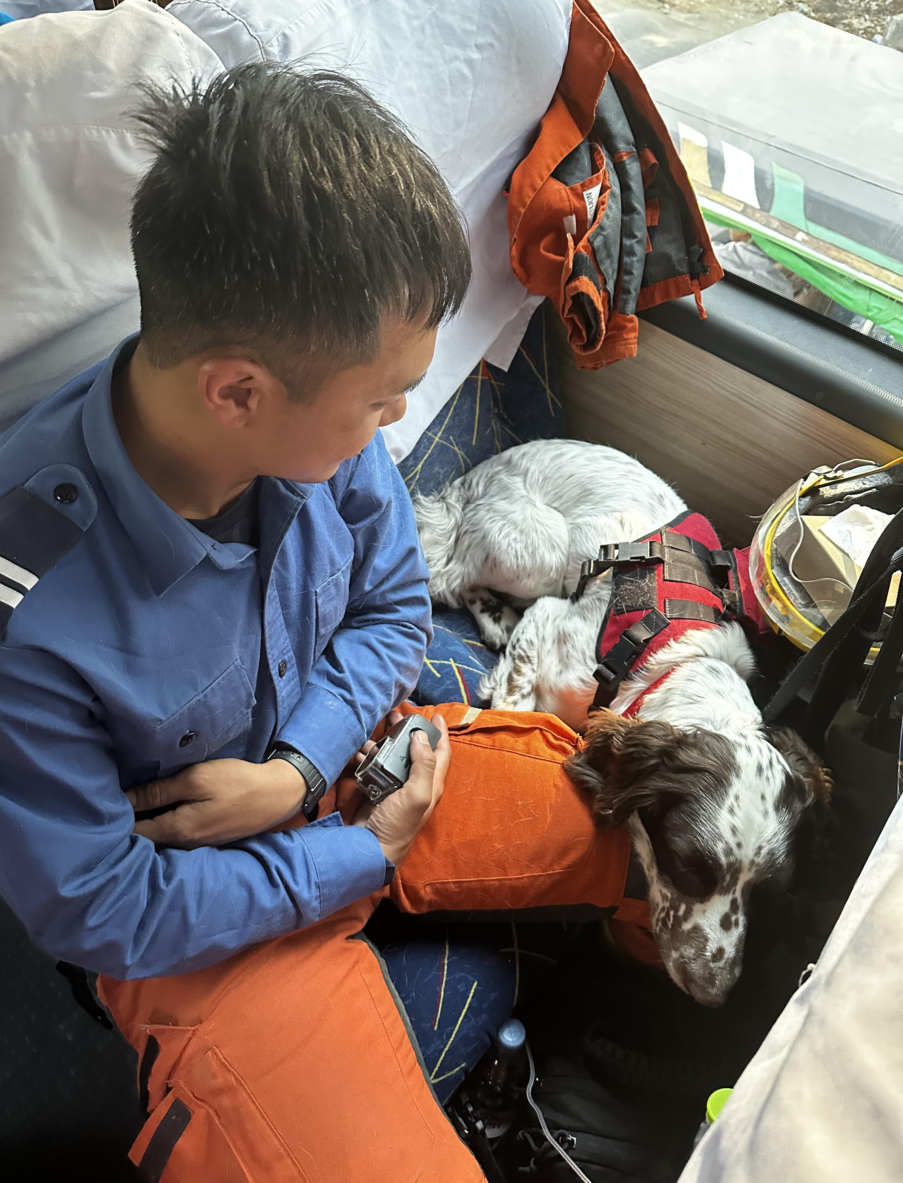 香港特別行政區救援隊在緬甸地震災區。(照片由香港消防處提供)