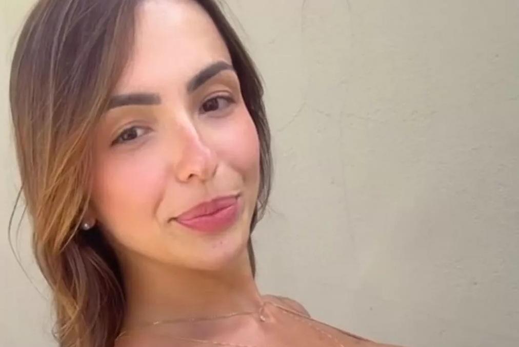 巴西25歲健身網紅羅莎琳(Karol Rosalin)獲AI大讚擁有「完美的女性身材」。(互聯網)