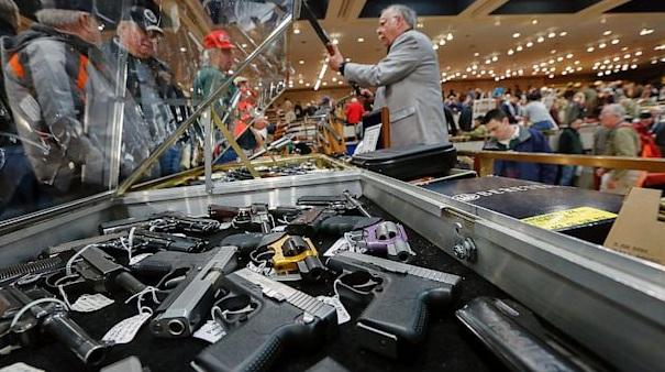 圖為紐約州一個槍械展。(資料圖片)
