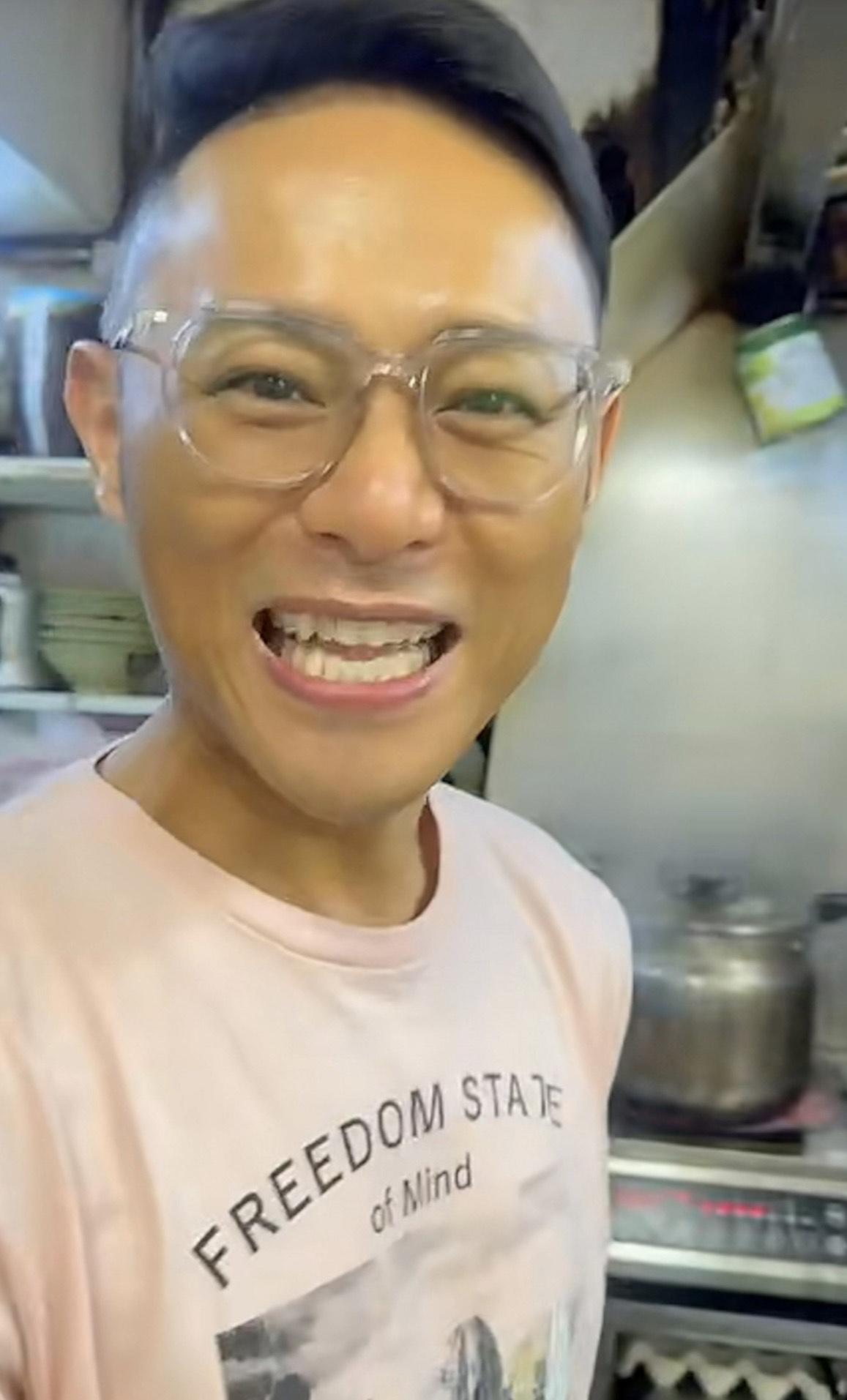 最近伍文生在外父經營的茶餐廳幫手,被網民大讚能屈能伸。