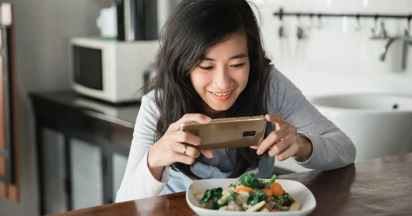 隨著AI技術的突飛猛進,職場正面臨前所未有的變革。(資料圖片)