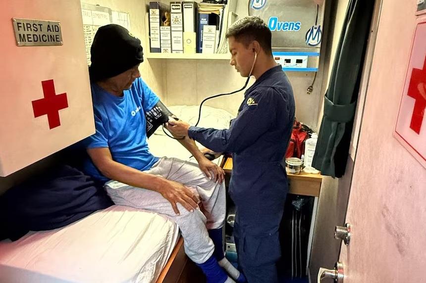 納帕其後被送到白塔的醫院,接受詳細檢查。(互聯網)