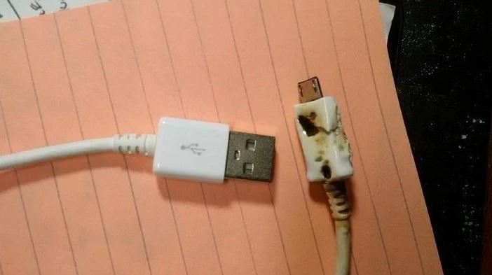 充電線燒焦。(互聯網)