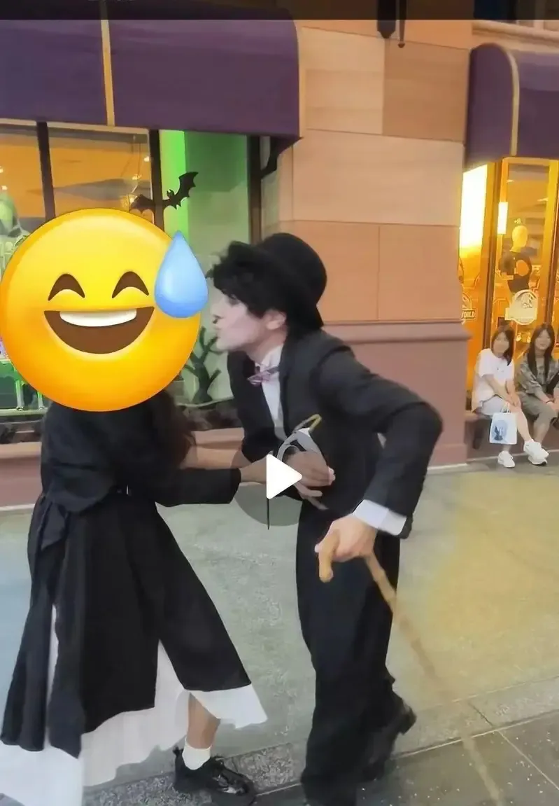 北京環球影城「差利卓別靈」性騷擾遊客 偷錫摸大脾視姦全曝光被停職