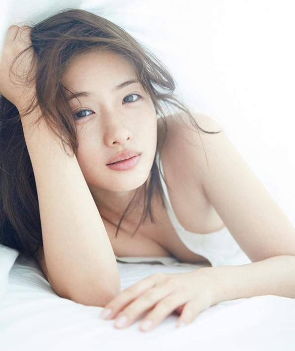 石原聰美曾屬日劇界當紅女神,並迷倒萬千少男。