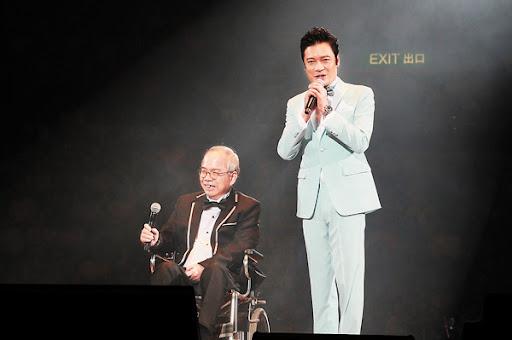 2015年, 羅嘉良在《十大中文金曲頒獎音樂會》,親手將「金針獎」交到恩師手。