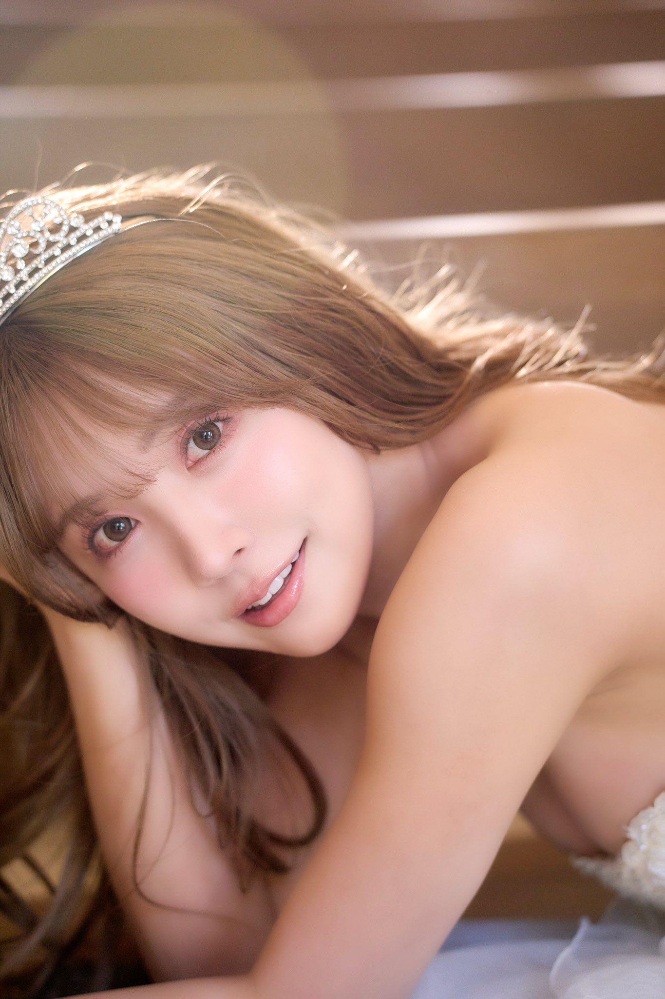 三上悠亞自言是次寫真集對她非常重要,更希望不論男女都能開心地欣賞這本作品。