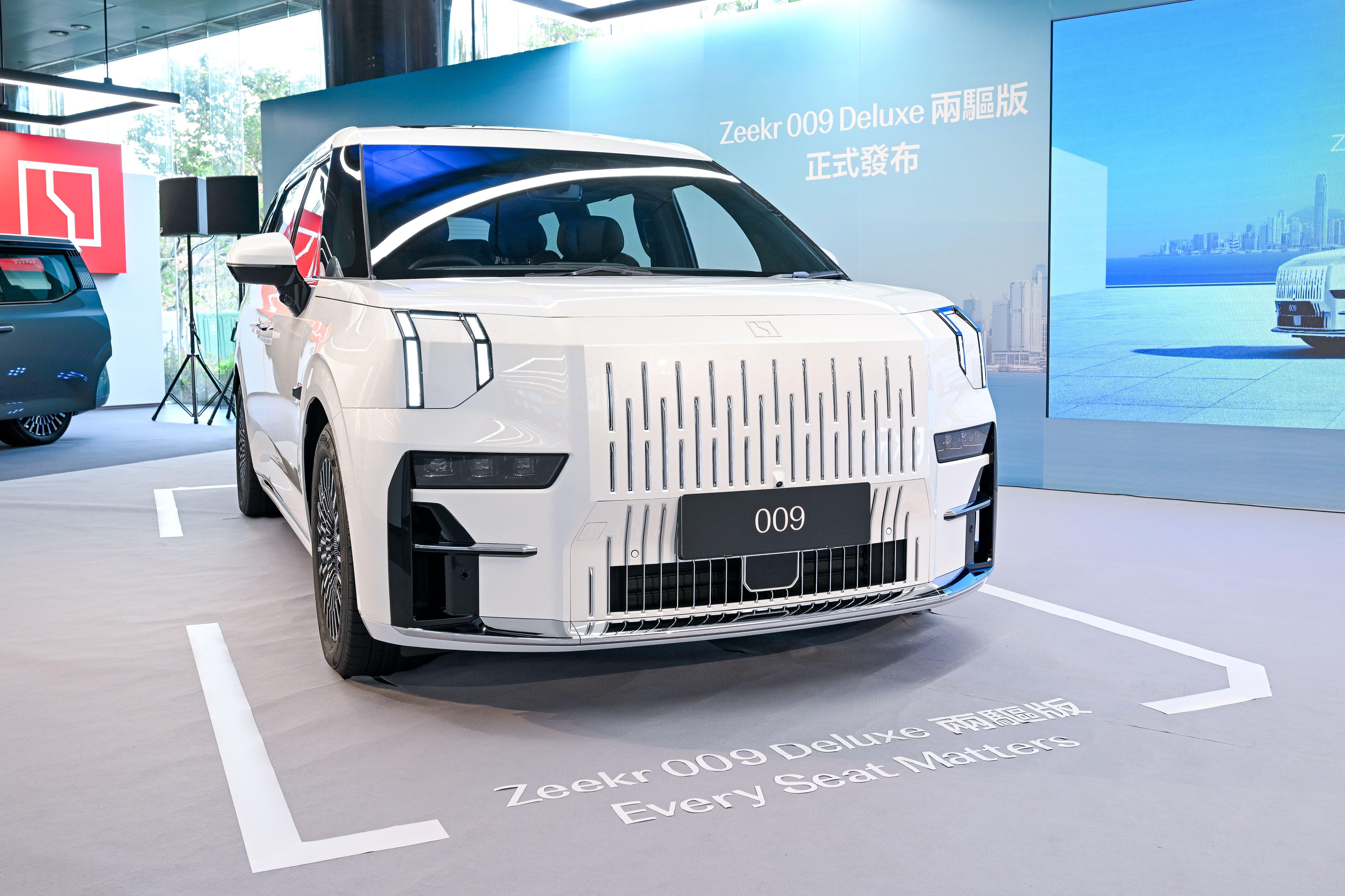 Zeekr 009 Deluxe兩驅版與四驅版外型及內裝無異。