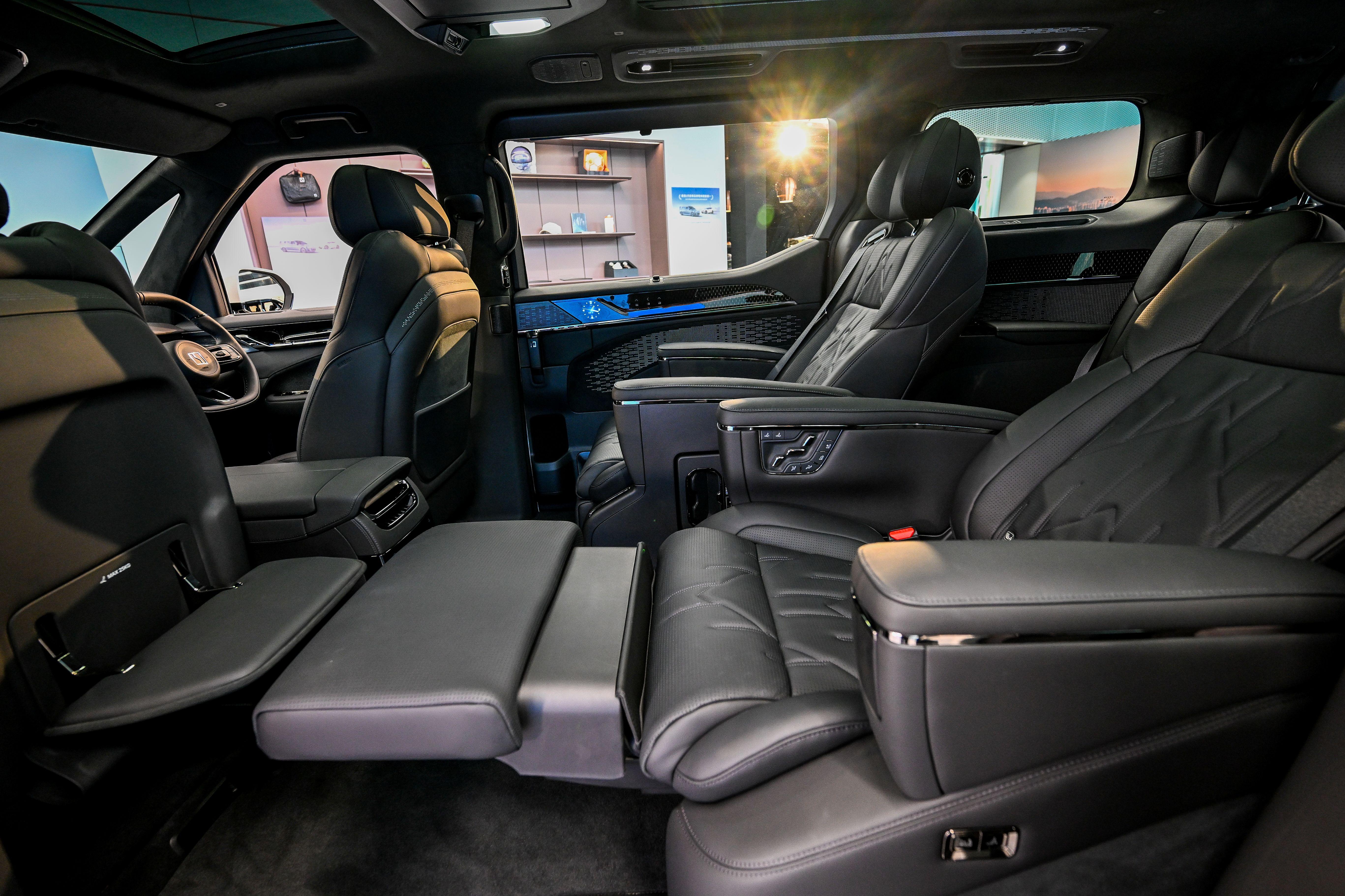 Zeekr 009 Deluxe中排大班椅可以躺平。