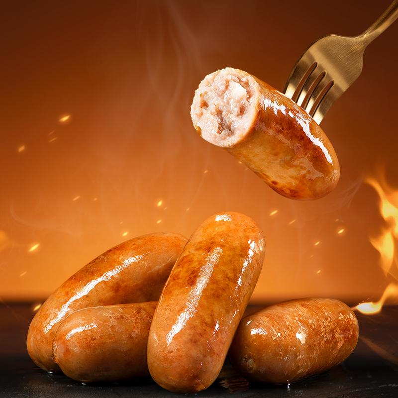 煙熏蜜汁烤腸的黑豬肉含量高達90%以上,注入香甜蜂蜜,並採用天然動物腸衣包封肉腸,選用進口木材煙熏。