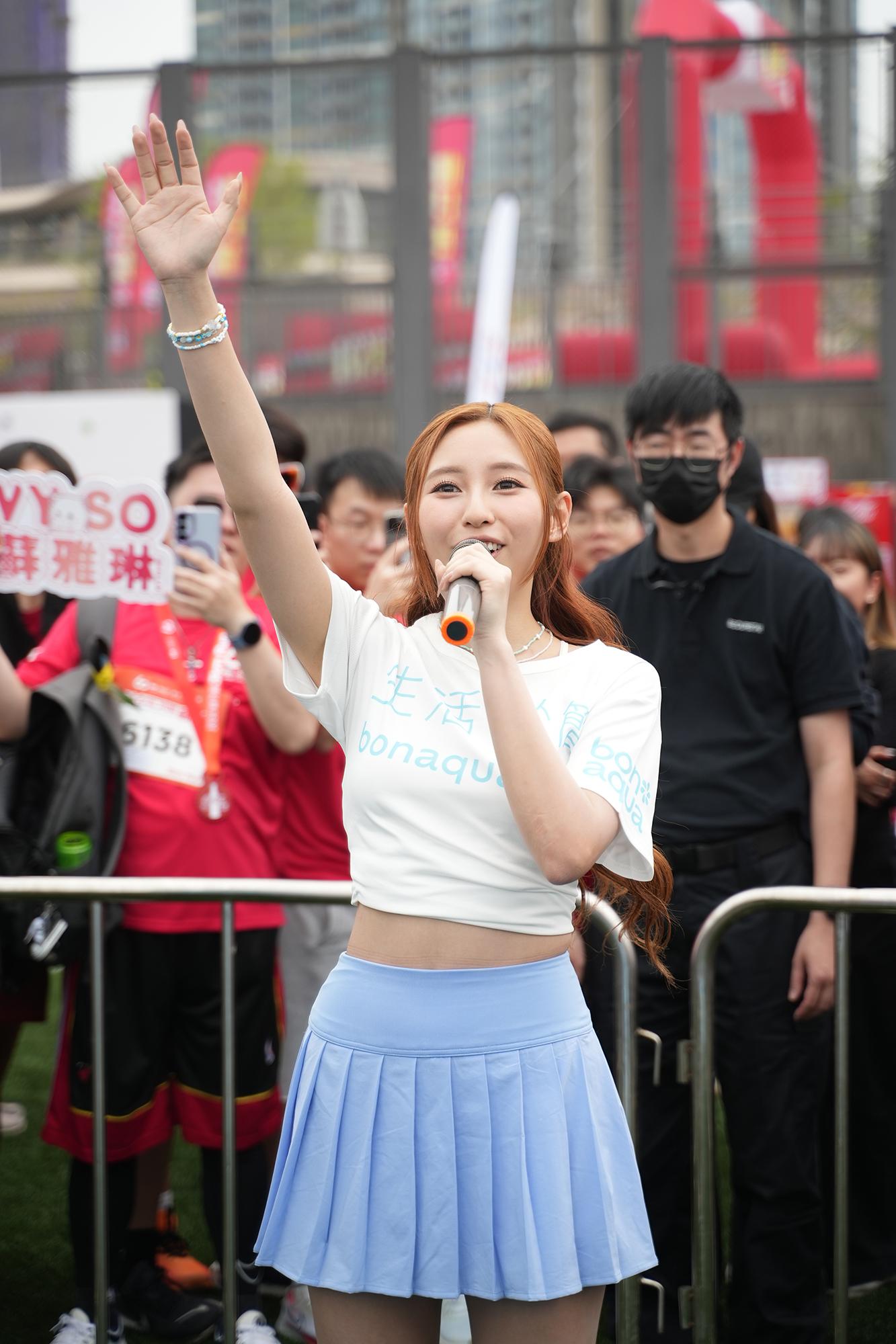 Ivy為參加者打氣之餘,亦貼心提醒大家要緊記補足水份,爭取突破,創下佳績。