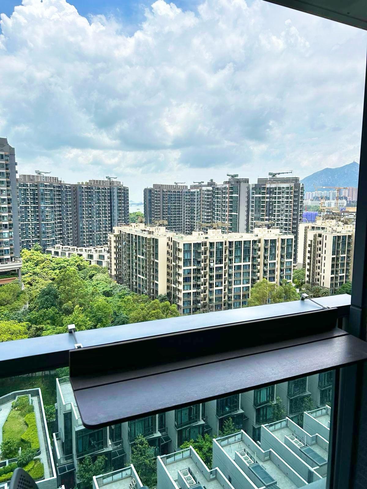 單位座向西南,以園景及開揚樓景為主。(代理提供)