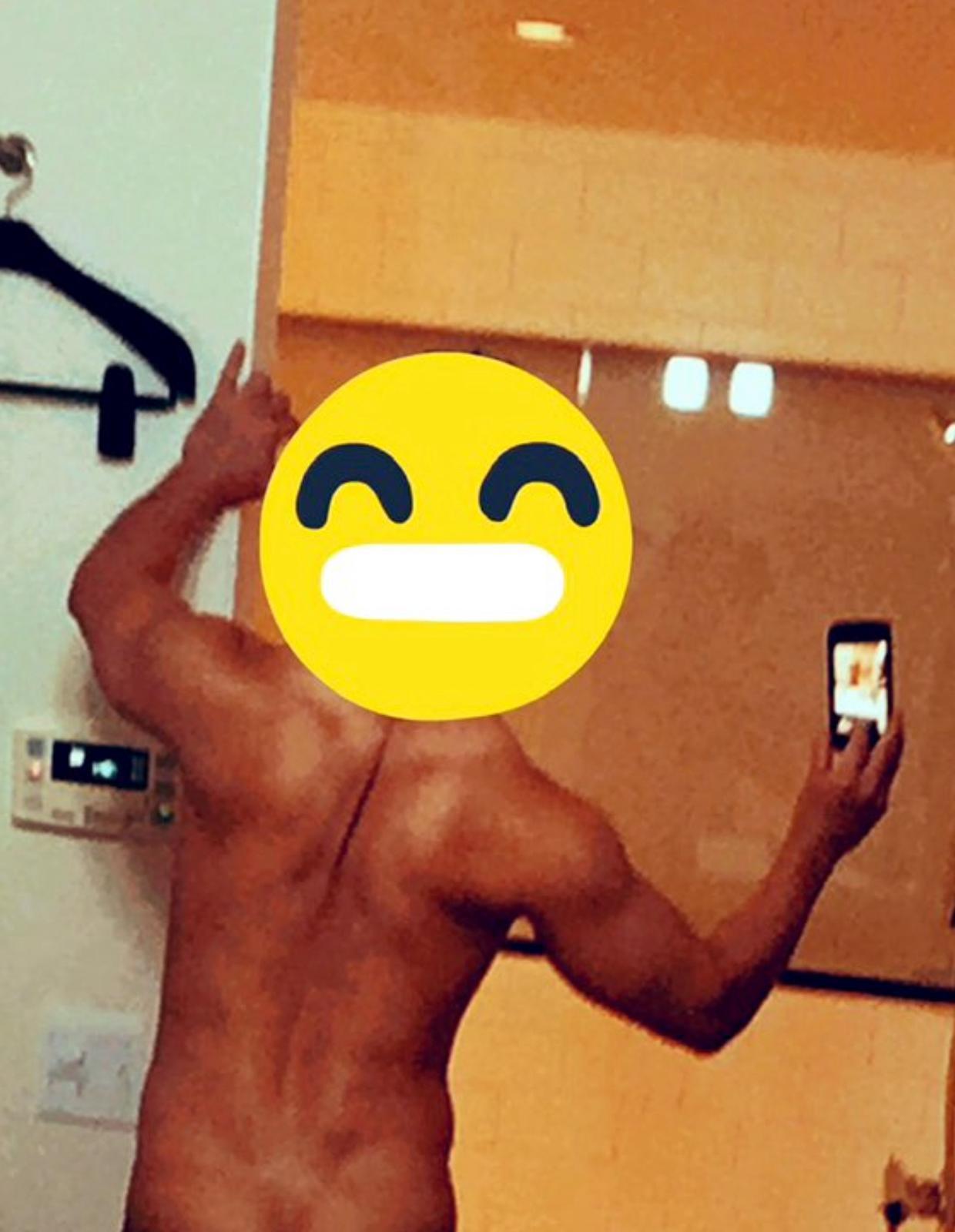 該帳號用戶更分享全裸露股照片。