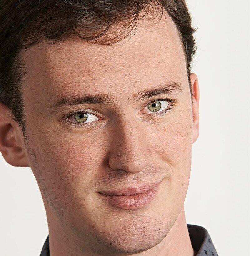 低男中音Andrew Dwan