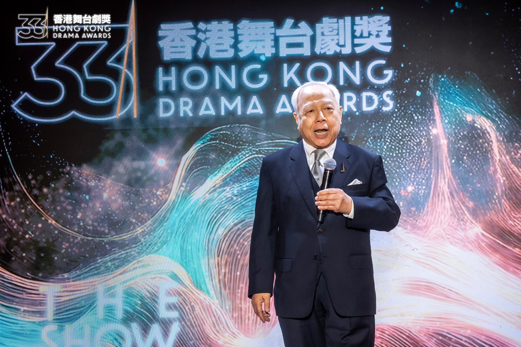 劇協會長馮祿德致辭。