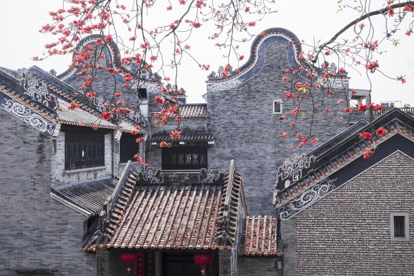 沙灣古鎮被視為嶺南古建築藝術代表之一,保留了大量古建築和裝飾元素,包括水磨青磚牆、鑊耳式封火山牆、磚雕、灰塑等。(圖片來源:視覺中國)