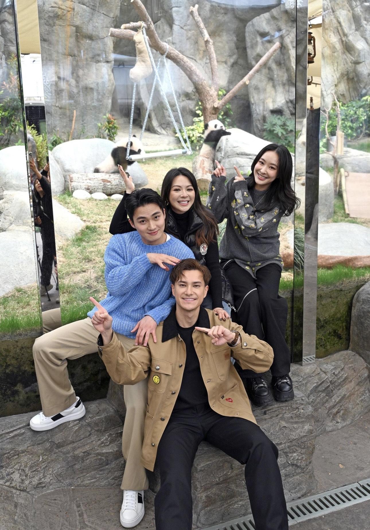 早前4人一起到主題公園睇熊貓。
