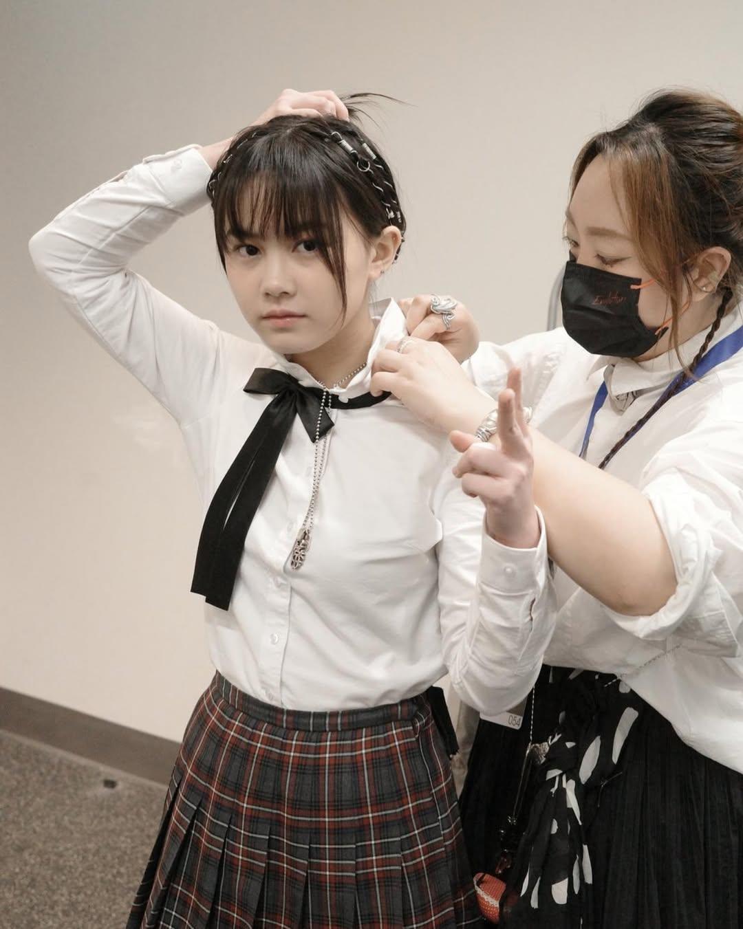 17歲女結他手Dale在謝霆鋒演唱會第一場出Post,引來近4千個讚。