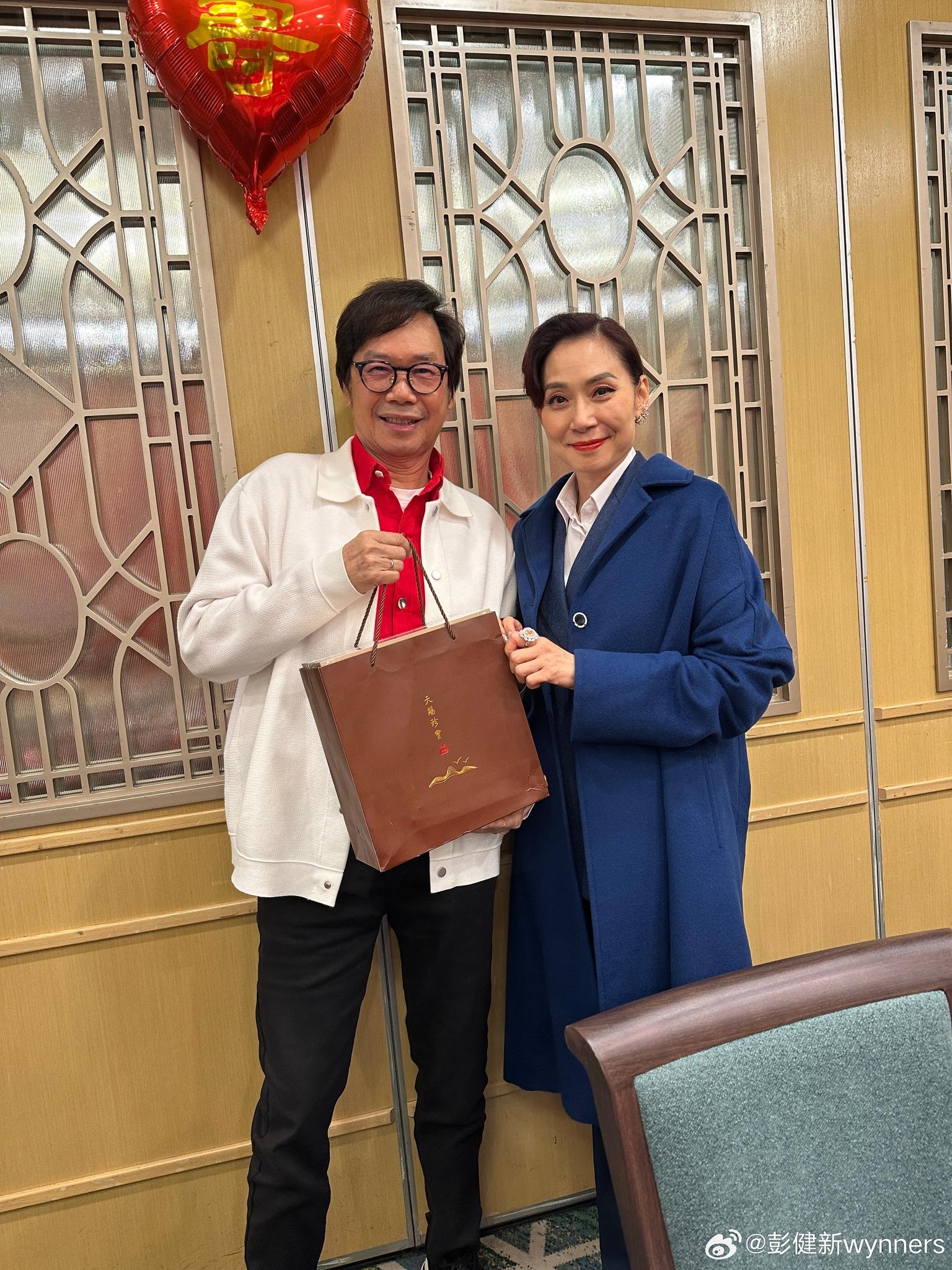 鄺美雲準備了生日禮物給健仔。