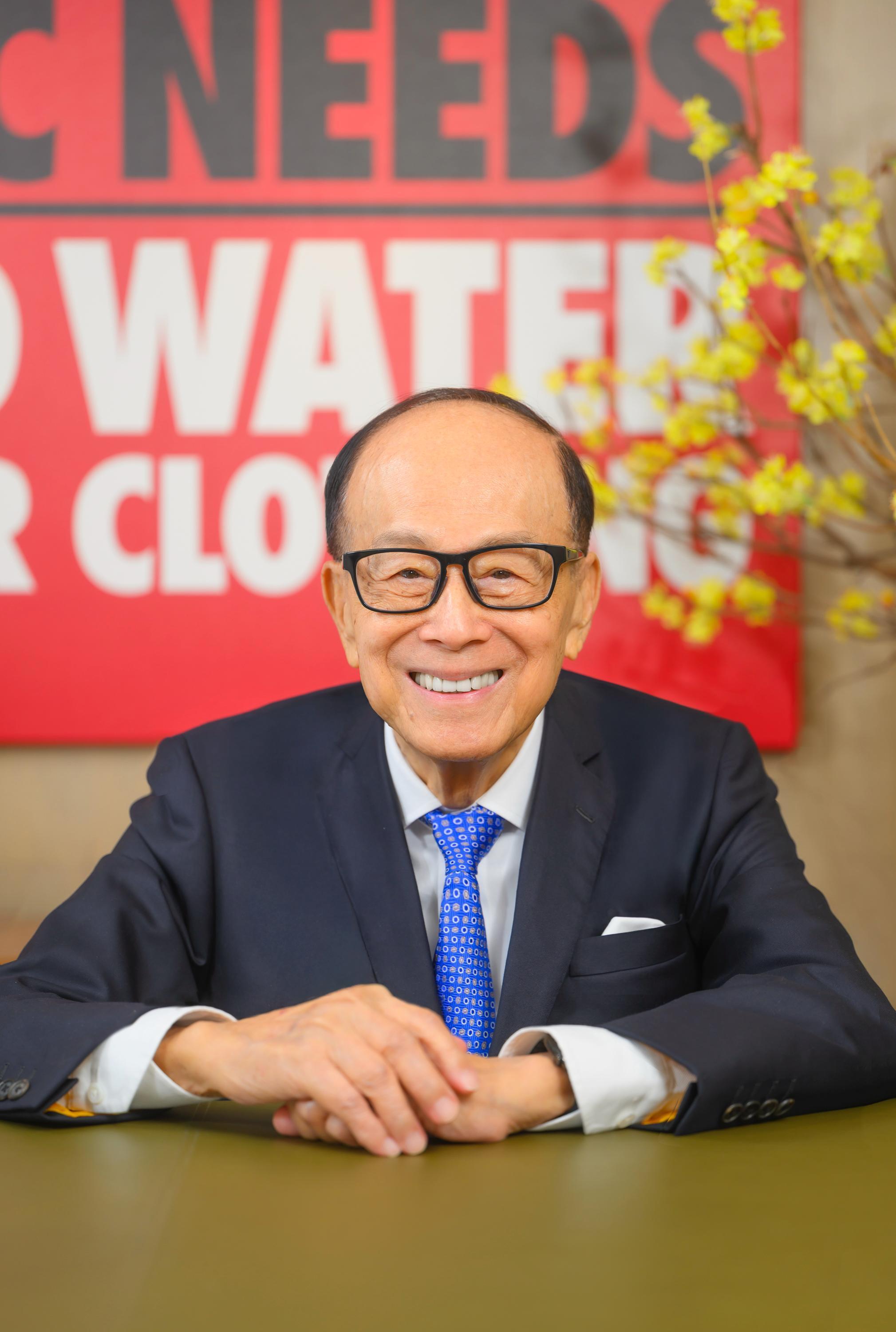 李嘉誠發表預錄短片祝賀,再次形容該Histotripsy機器「不可思議」。(李嘉誠基金會提供)