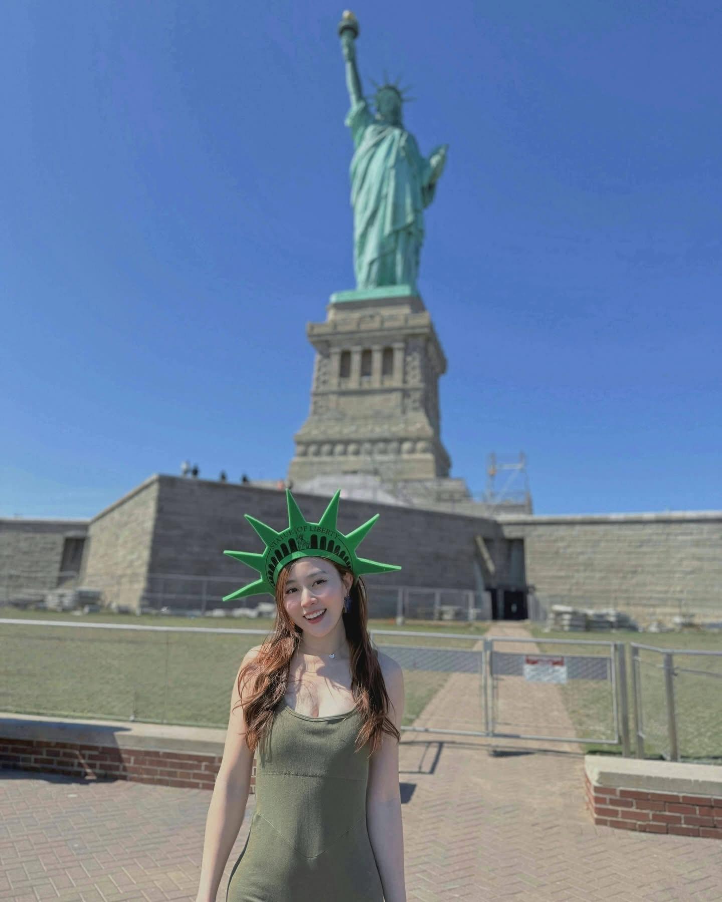 李蘊去紐約自由神像朝聖,再騷弗爆身材,疑為復出鋪路。