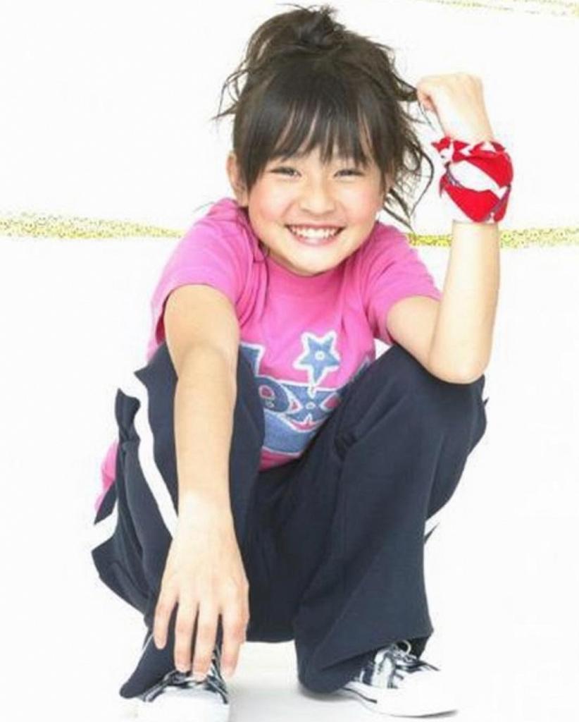 李蘊曾經是三人少女組合Cream成員,2004年出道已站C位。