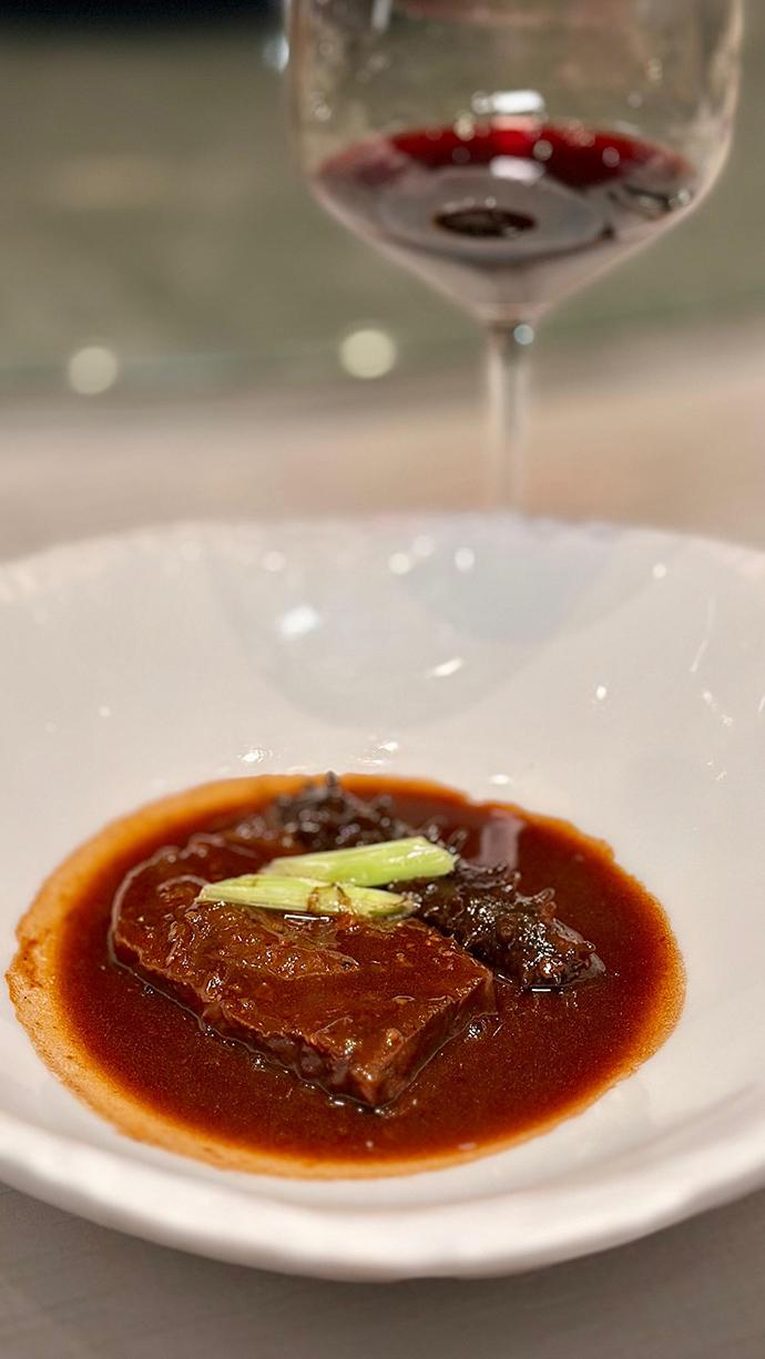 柱侯牛面頰燴關東遼參配新疆天塞酒莊精選馬瑟蘭紅酒